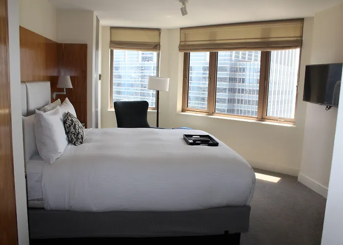 Fairmont Millennium Park Hotel 4*