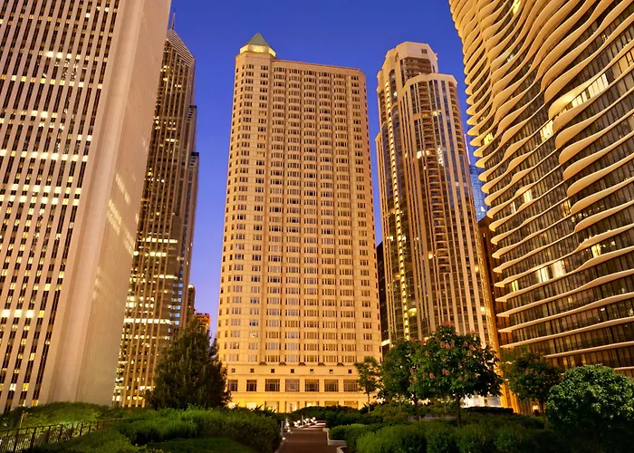 Fairmont Millennium Park 4*
