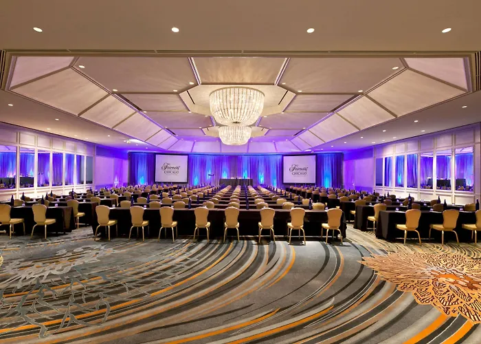 Fairmont Millennium Park 4*