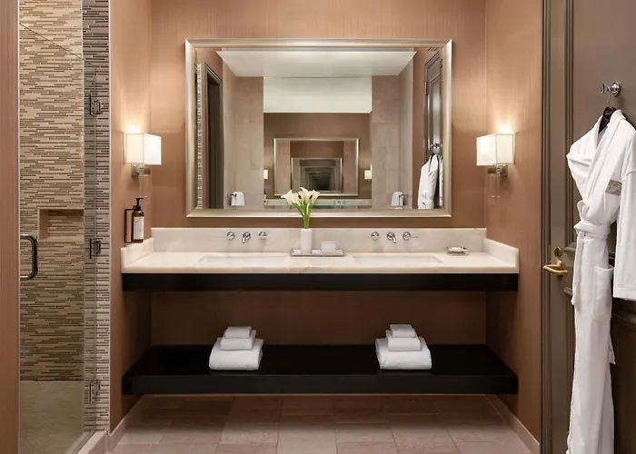 Fairmont Millennium Park Hotel 4*