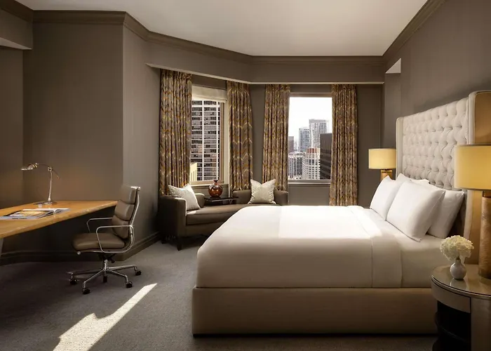 Fairmont Millennium Park 4*